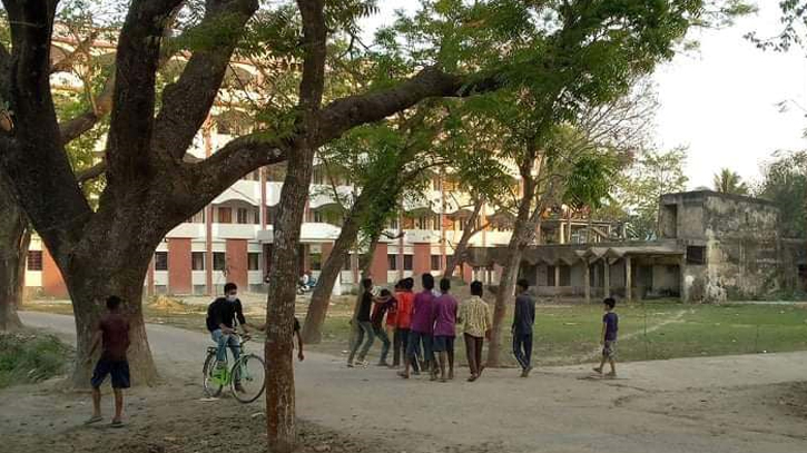 গাইবান্ধা সরকারি কলেজে বেড়েছে ছিনতাই, টার্গেট মেসে থাকা শিক্ষার্থীরা