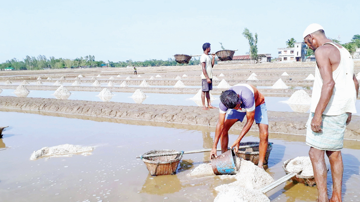 Banskhali salt farmers worry over impending imports