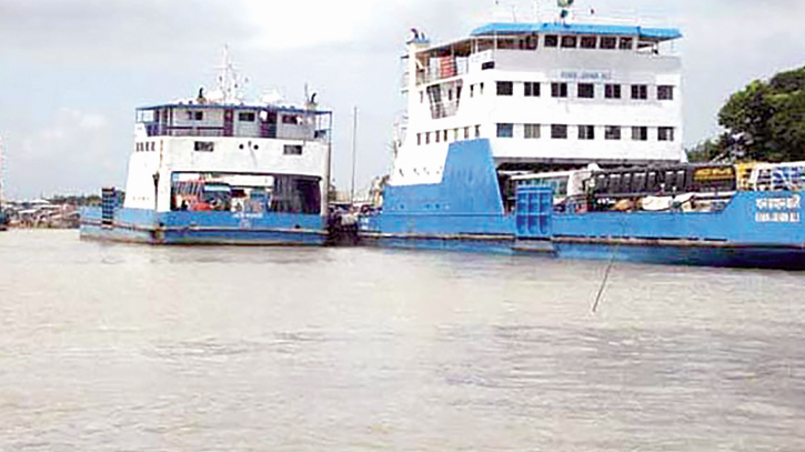 Submerged sandbanks hamper river transportation