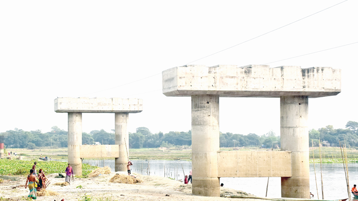 Thousands suffer due to delay in bridge work 