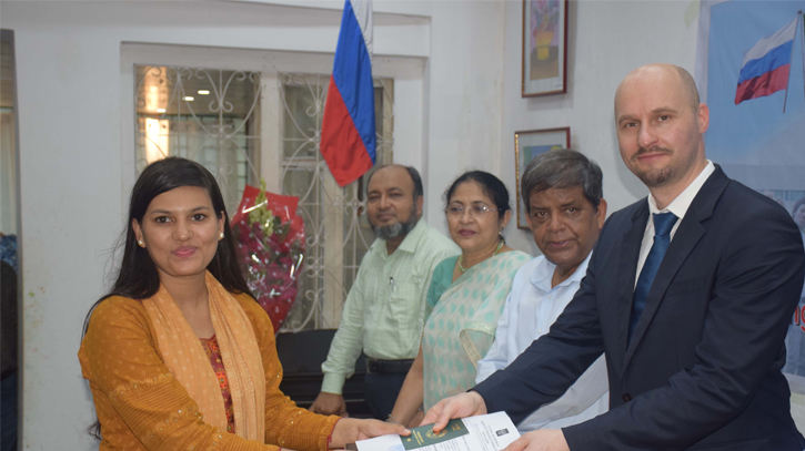 Russian House in Dhaka Celebrates Farewell for Scholarship Students Headed to Russia