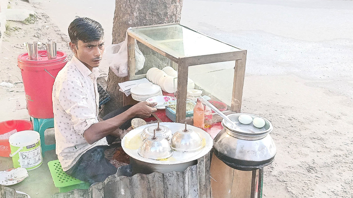 Poor people become self-reliant by selling winter cake