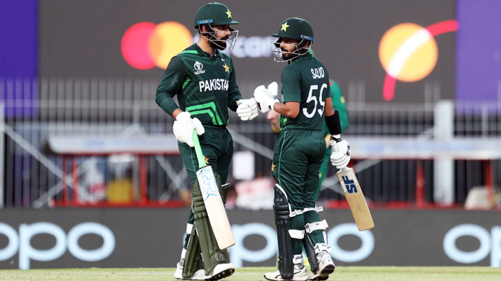 Shadab-Shakeel fights back, Pakistan 222-5