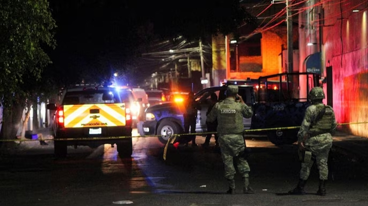 6 killed by gunmen at a party in Mexico