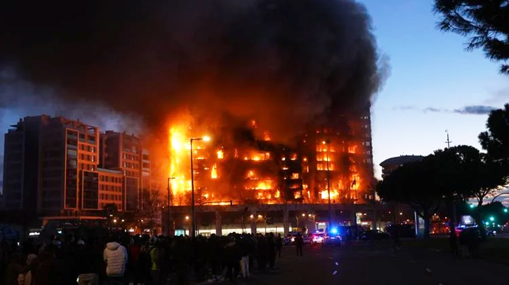 Fire engulfs 2 buildings in Spain, killing at least 4