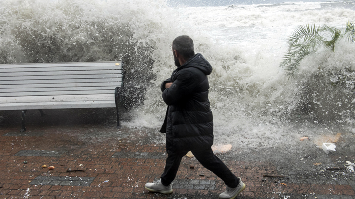 Dozen killed in storm across Russia, Ukraine and Moldova