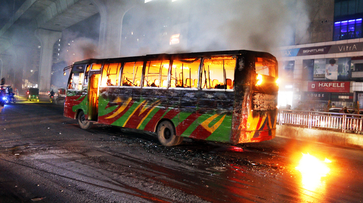 2 buses set on fire in half an hour