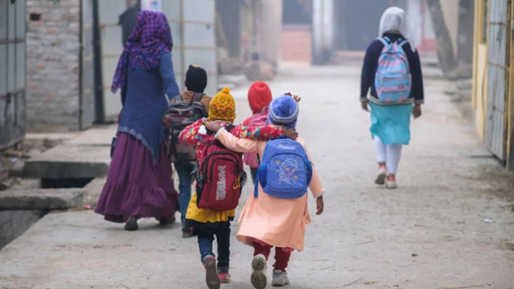 Cold wave forces school closure in Joypurhat, Kurigram districts