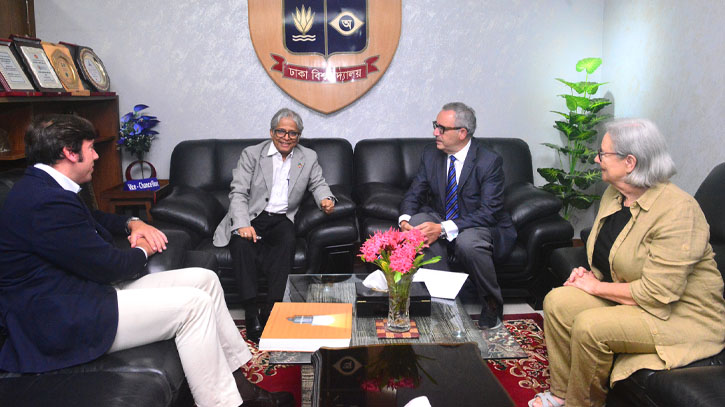 Spanish delegation meets DU Vice-Chancellor