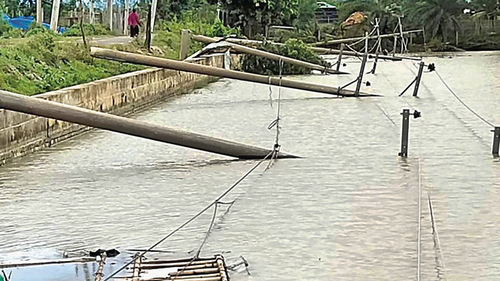 Cyclone Hamoon leaves Chakaria, Pekua in dark