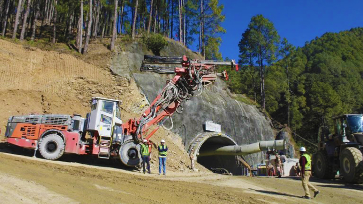 Final push to free Indian tunnel workers