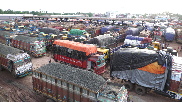 Bhomra land port witnesses import decline amid dollar crisis