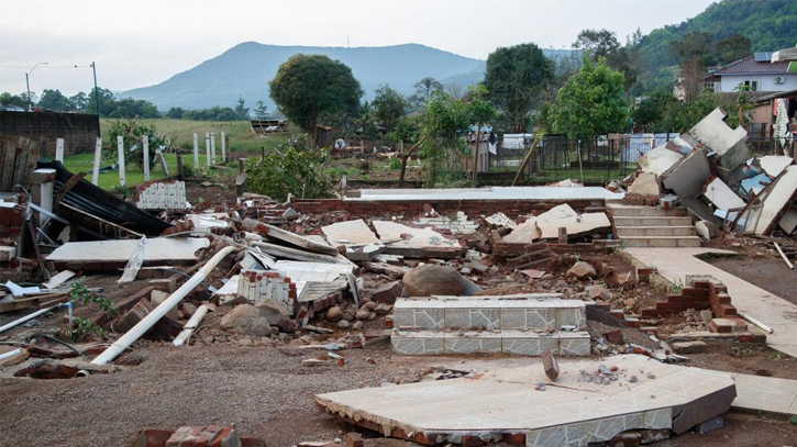 11 killed after storm hits Rio de Janeiro