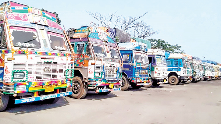 Truck shortage paralyses Land Port amid blockades