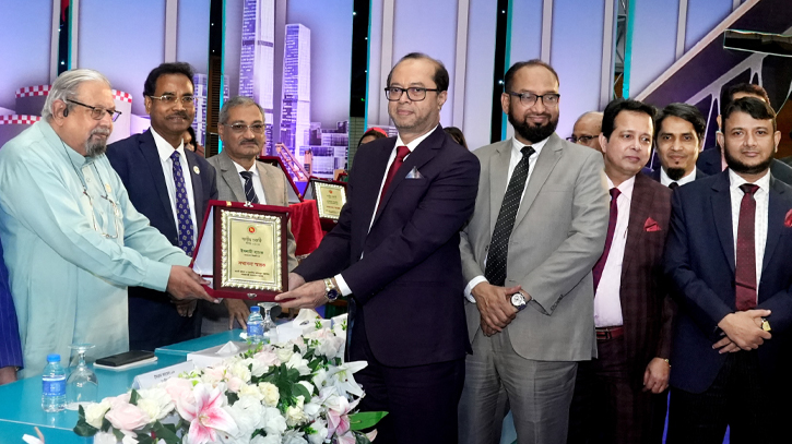 Islami Bank awarded for highest remittance collection and expatriate services