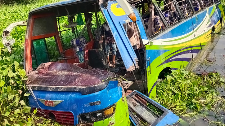 12 injured as bus falls into ditch in Manikganj