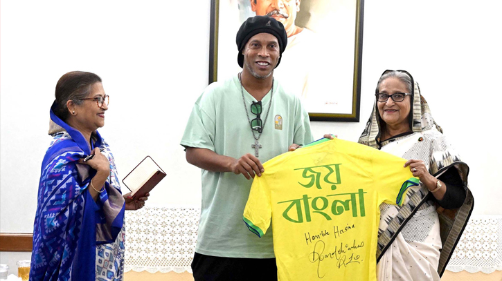 Ronaldinho meets PM at Ganabhaban