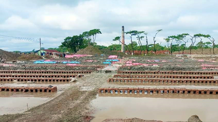 Bricks over tk 50 crore damages by heavy rain and cyclone Midhili in Bhola