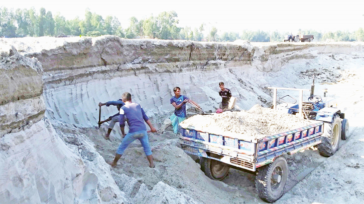 Illegal soil extraction threatens Brahmaputra riverbanks 