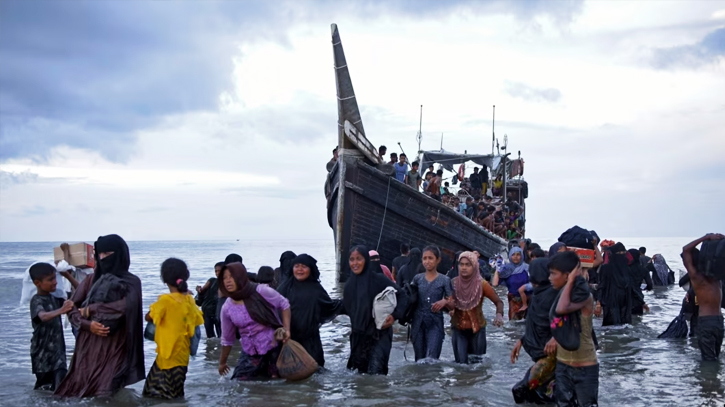 139 Rohingya refugees land in Indonesia : officials