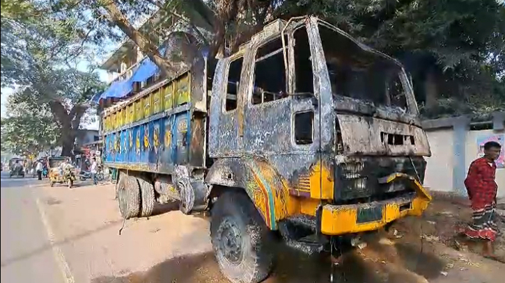 Driver burnt after truck set on fire in Gazipur