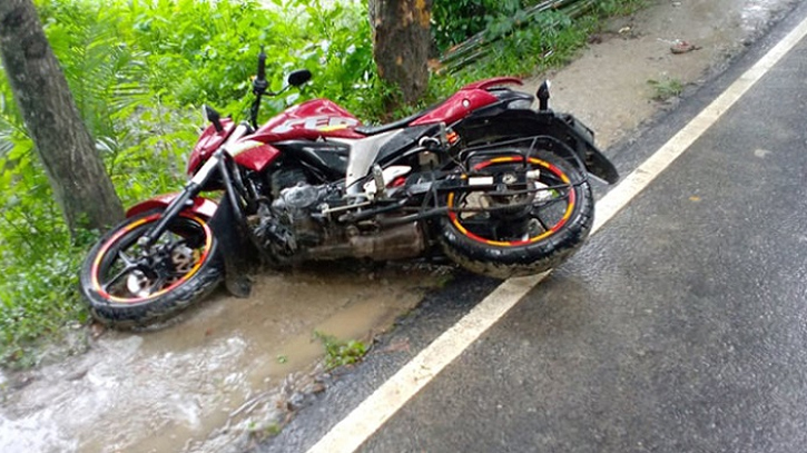 Two youths killed in Gaibandha road accident