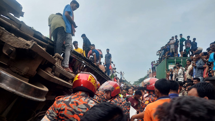 Trains wreck in Bhairab, at least 10 dead