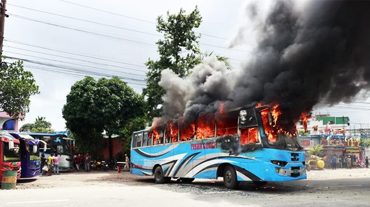 Bus set ablaze in Dhaka’s Mirpur 10