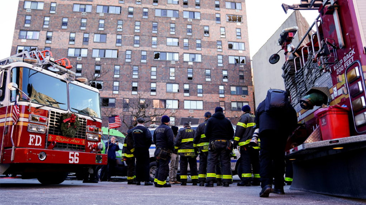 1 killed, 17 injured in New York City apartment fire