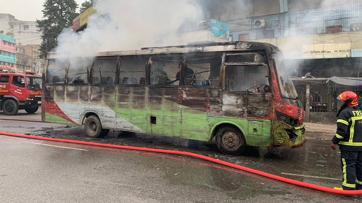 Bus burnt in Dhaka’s Gulistan