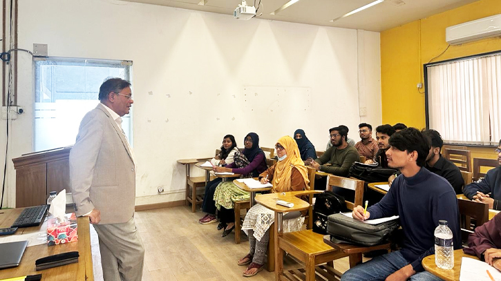 Foreign Minister Hasan Mahmud took class at DU