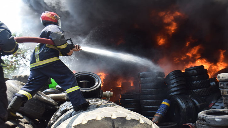 Fire at Ctg tyre factory under control