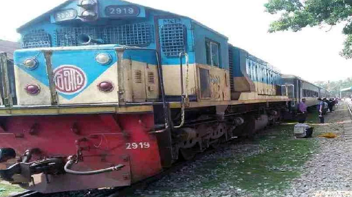 Derailment halts rail link between northern districts with Dhaka