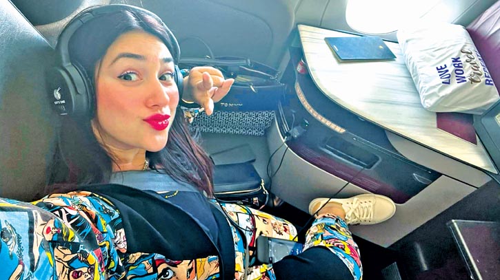 Dhallywood actress Apu Biswas touring in the US