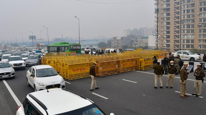 Thousands of Indian farmers are marching to New Delhi