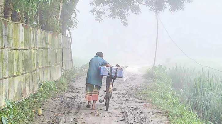 Locals delight as thick fog herald early signs of winter 