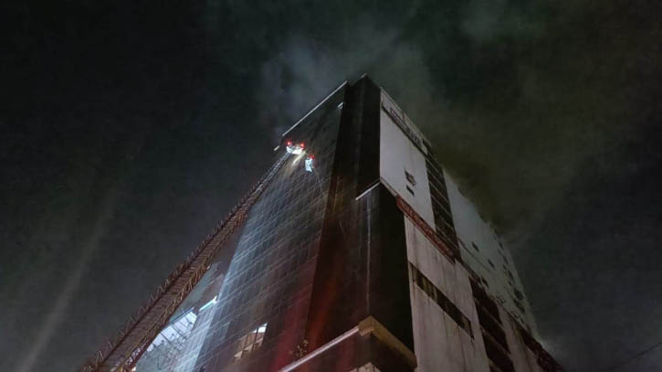 A man dies in Shyamoli building fire, 23 evacuated