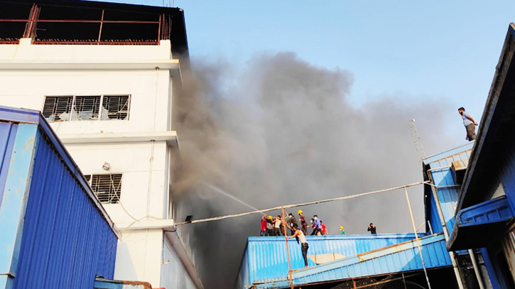 Sock manufacturing factory catches fire in Gazipur