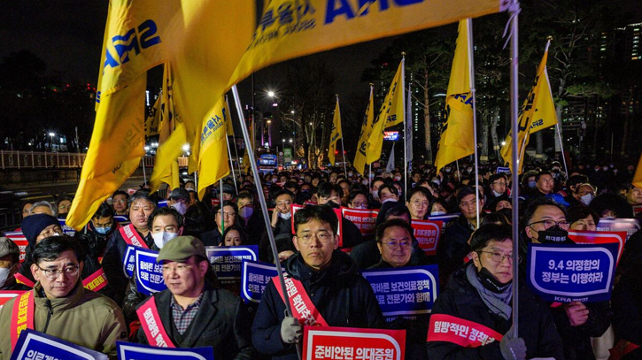 South Korea doctors offer to resign amid spat with government