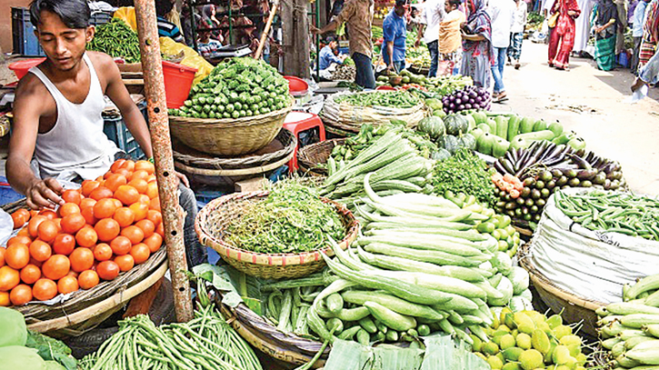 Consumers at a loss as early winter vegetable prices soar in Manikganj 