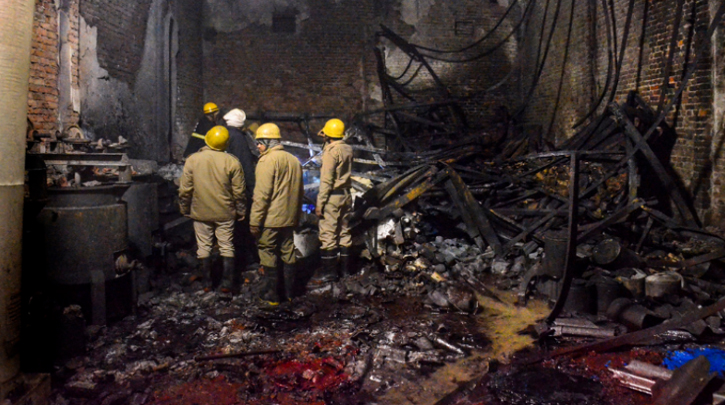 At least 11 dead and 4 injured in massive fire at paint factory in New Delhi