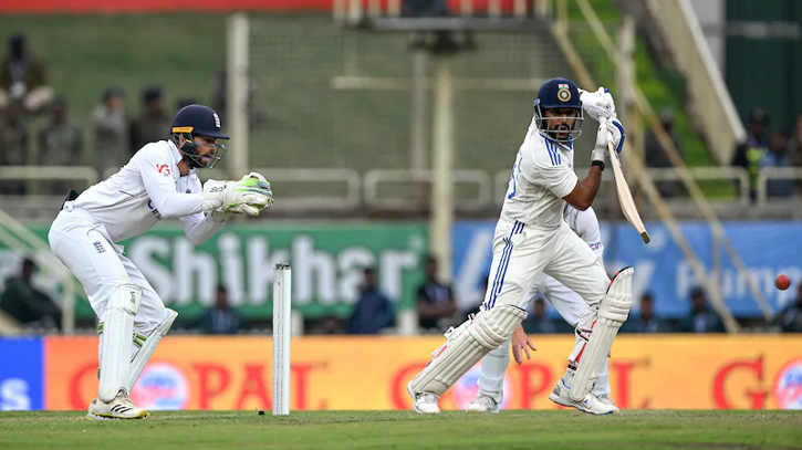 England bowl out India for 307, lead by 46 runs