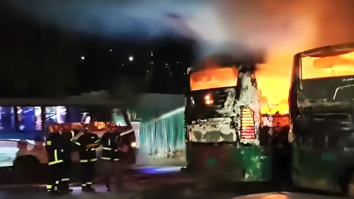 2 buses, one truck burned in Ctg