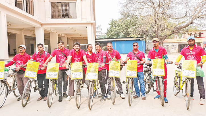 10 Indian cyclists pedal to BD to honour language martyrs