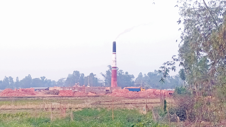 Illegal brick Kilns sprung up on arable lands 