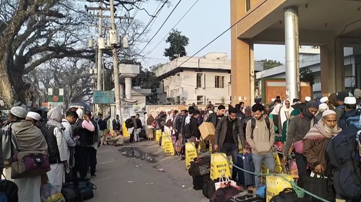 Indian Ijtema devotees start returning home through Benapole land port