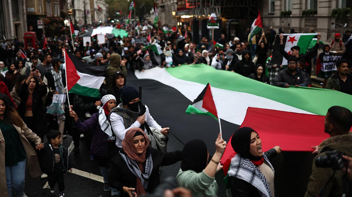 Tens of thousands of pro-Palestinian protesters march in London