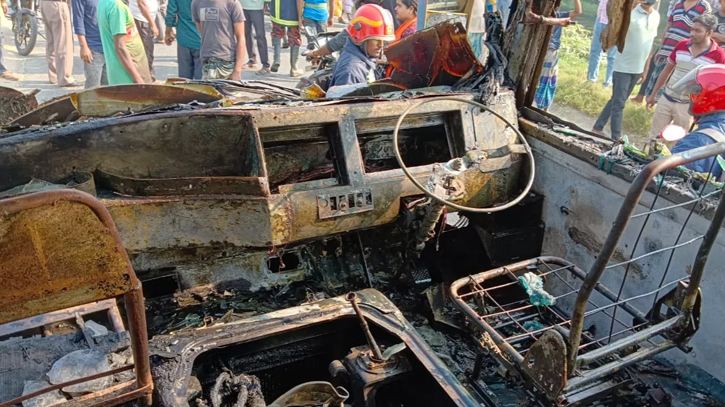 Bus set on fire in Manikganj during hartal