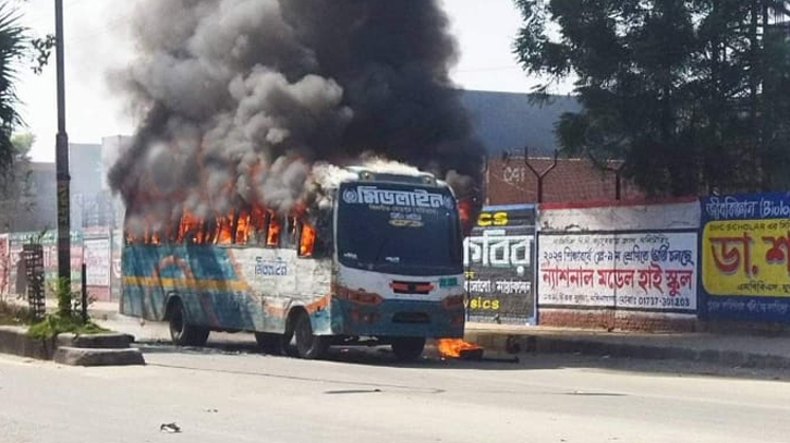 Picketers set bus on fire in Mugda