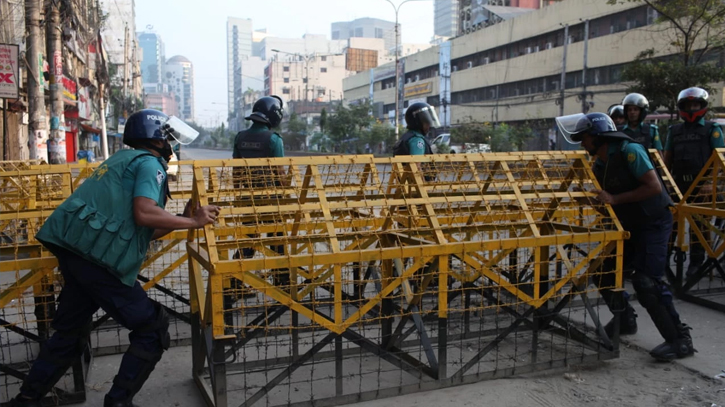 Few public transport on Dhaka streets as tensions escalate surrounding AL, BNP events